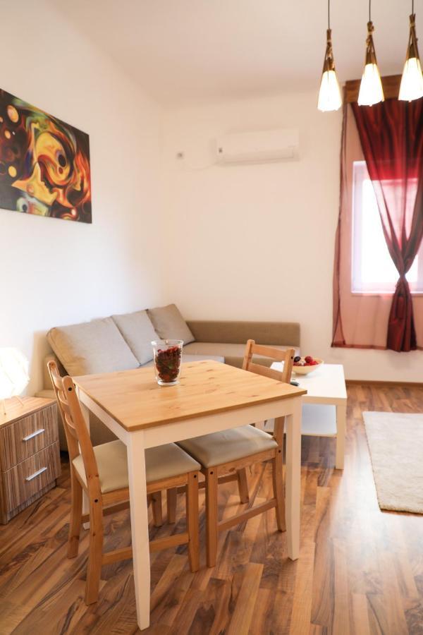 Ultracentral Apartament With Balcony - Old Town Bukarest Exterior foto