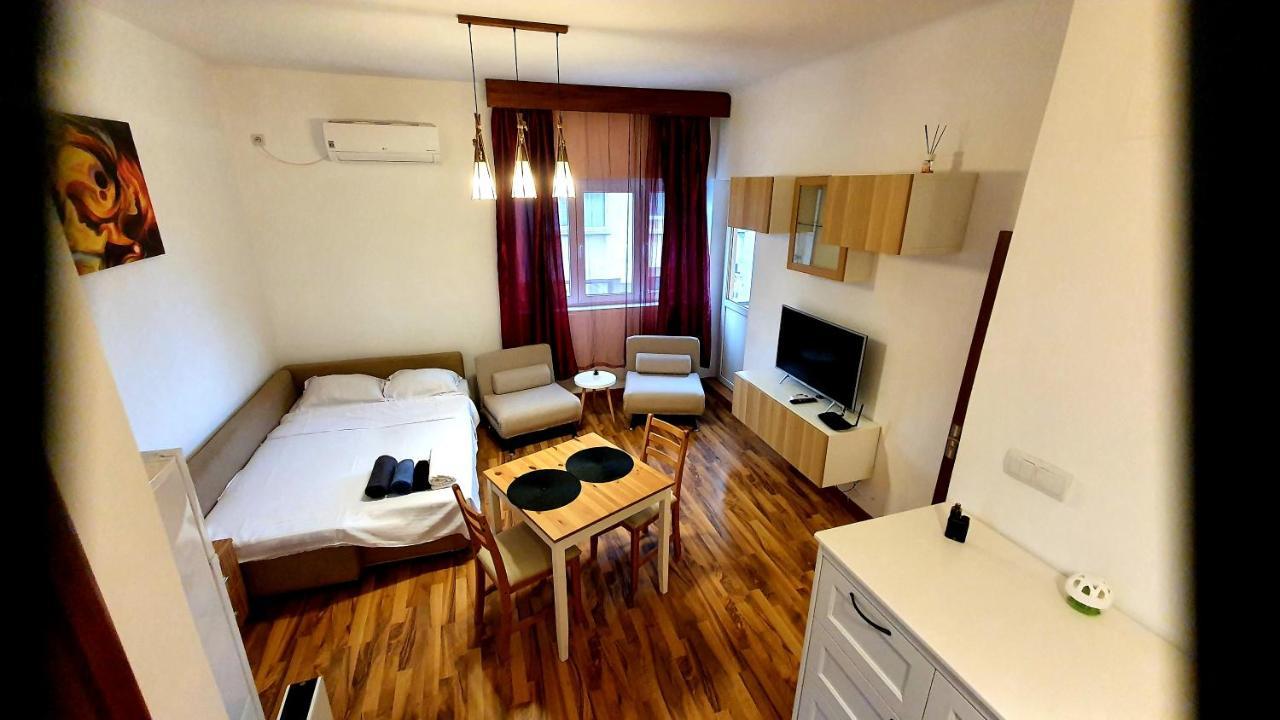 Ultracentral Apartament With Balcony - Old Town Bukarest Exterior foto
